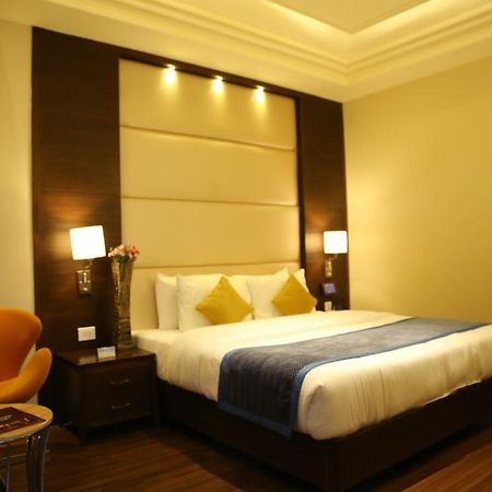 Hotel Oyo Premium Panchkula Sector 5 Exterior foto
