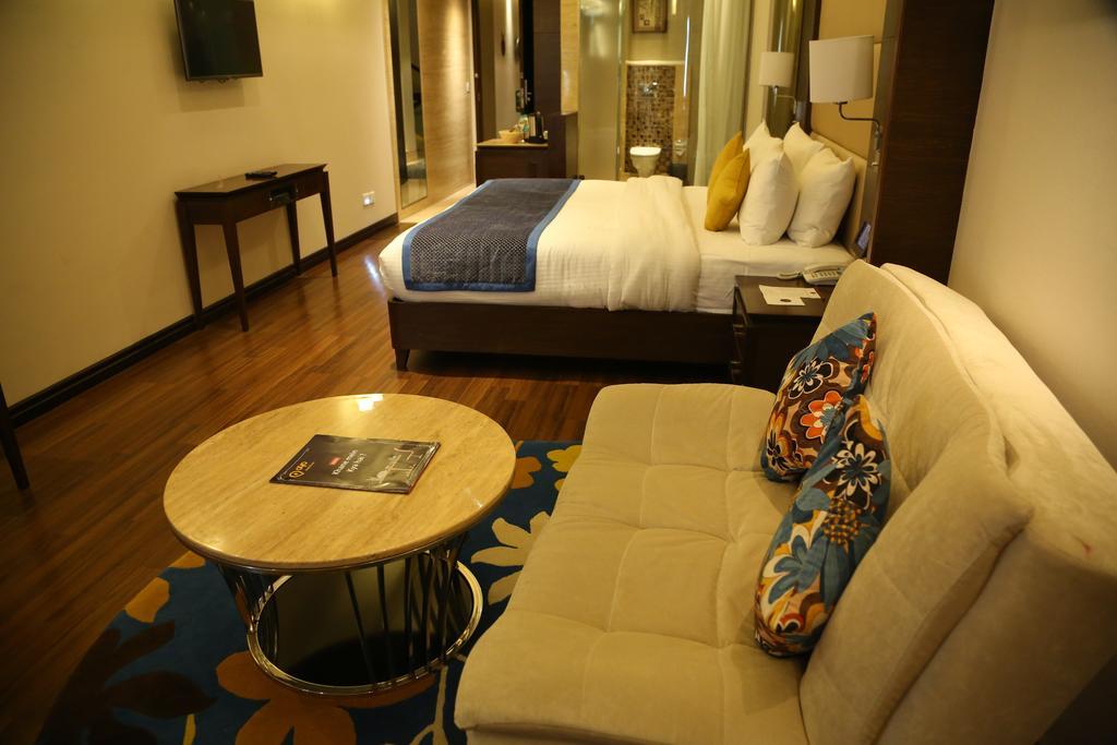 Hotel Oyo Premium Panchkula Sector 5 Zimmer foto