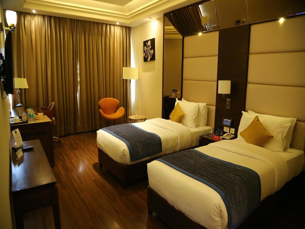 Hotel Oyo Premium Panchkula Sector 5 Zimmer foto