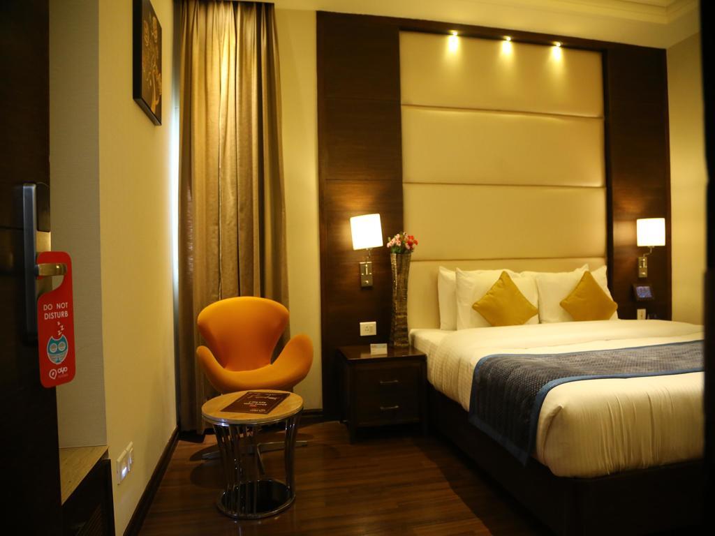 Hotel Oyo Premium Panchkula Sector 5 Zimmer foto