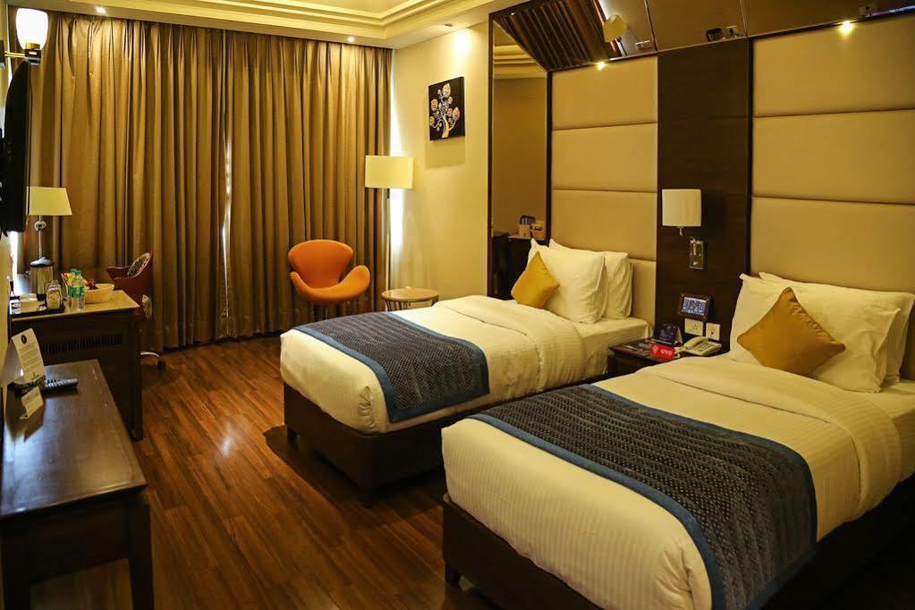 Hotel Oyo Premium Panchkula Sector 5 Exterior foto